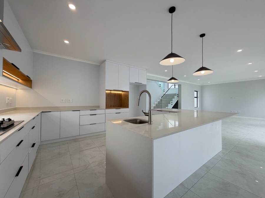 5 Bedroom Property for Sale in Sandown Western Cape